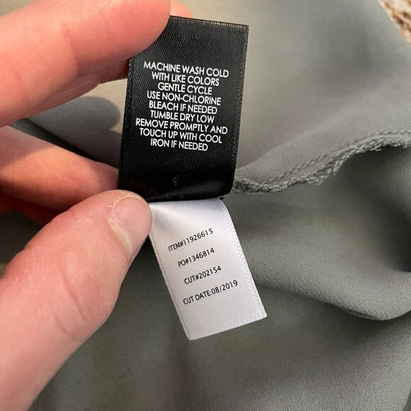 Torrid Womens Harper Georgette Pullover Plus 5 (5X) Roll Tab V-Neck Green Sage - Picture 9 of 12